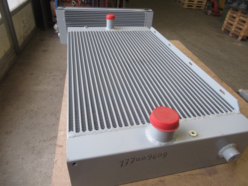 O&K L25.5 - - Radiateur voor Bouwmachine: afbeelding 3 O&K L25.5 - - Radiateur voor Bouwmachine: afbeelding 3