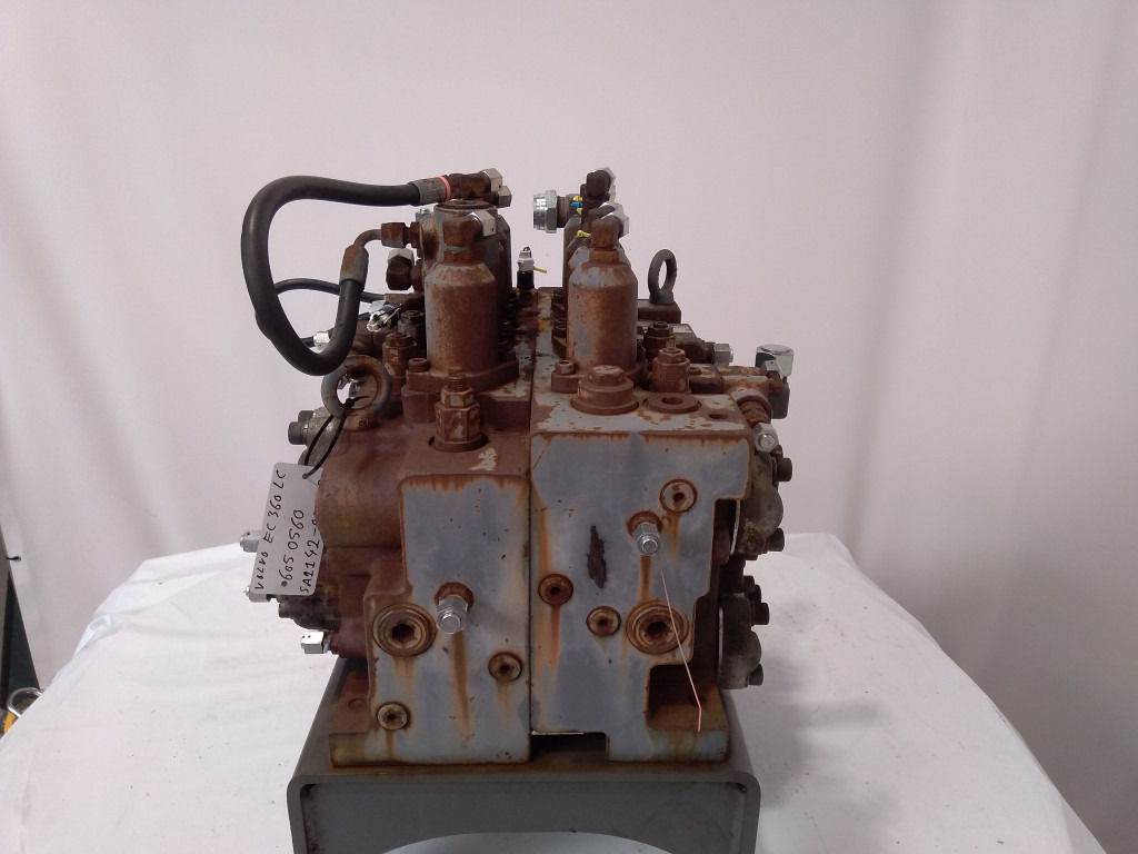 Volvo SA114205712 - Hydraulische klep voor Bouwmachine: afbeelding 2 Volvo SA114205712 - Hydraulische klep voor Bouwmachine: afbeelding 2