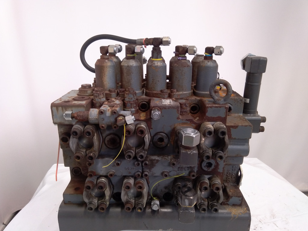 Volvo SA114205712 - Hydraulische klep voor Bouwmachine: afbeelding 3 Volvo SA114205712 - Hydraulische klep voor Bouwmachine: afbeelding 3