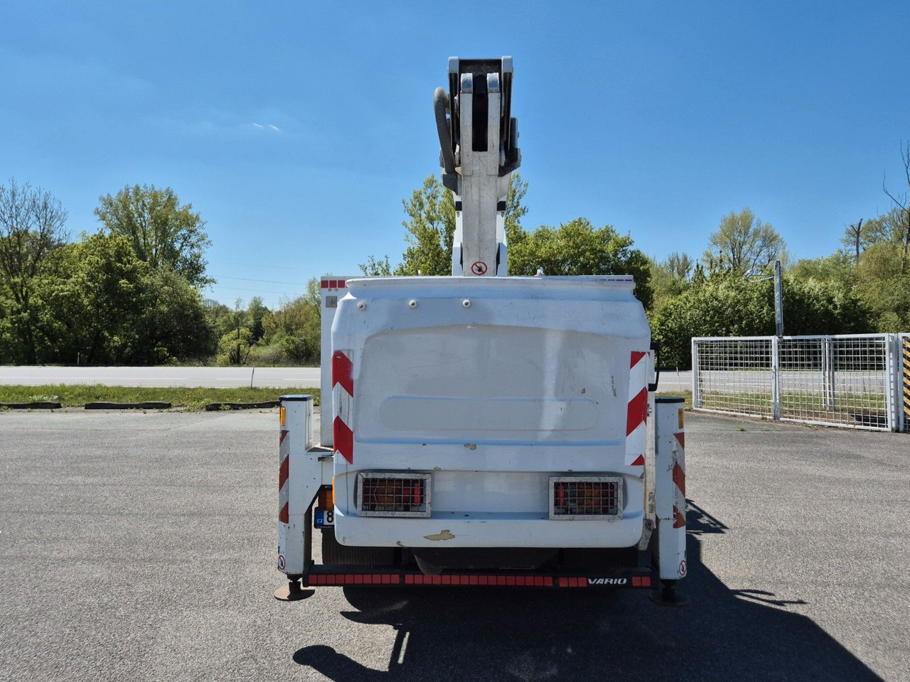 Mercedes-Benz Vario 816 work platform - Vrachtwagen hoogwerker: afbeelding 5 Mercedes-Benz Vario 816 work platform - Vrachtwagen hoogwerker: afbeelding 5