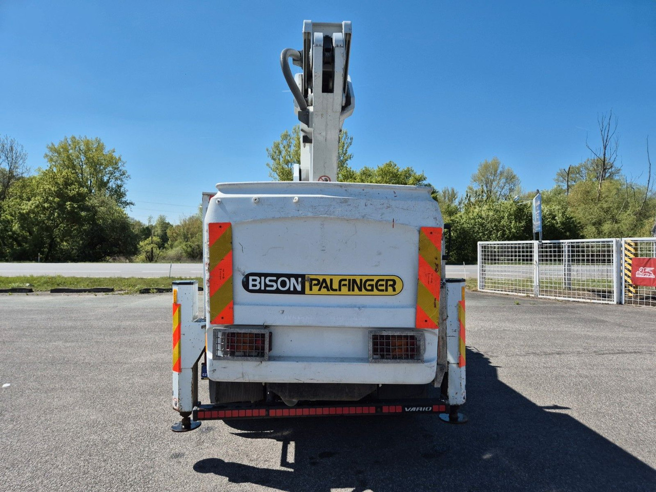 Mercedes-Benz Vario 816 work platform - Vrachtwagen hoogwerker: afbeelding 5 Mercedes-Benz Vario 816 work platform - Vrachtwagen hoogwerker: afbeelding 5