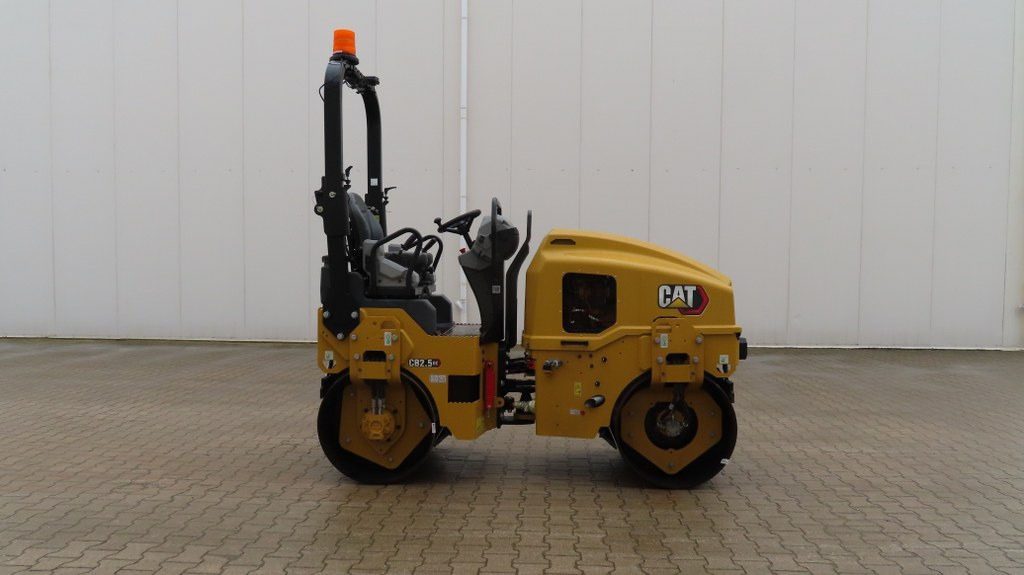 Caterpillar CB 2.5 GC - Asfaltwals: afbeelding 1 Caterpillar CB 2.5 GC - Asfaltwals: afbeelding 1