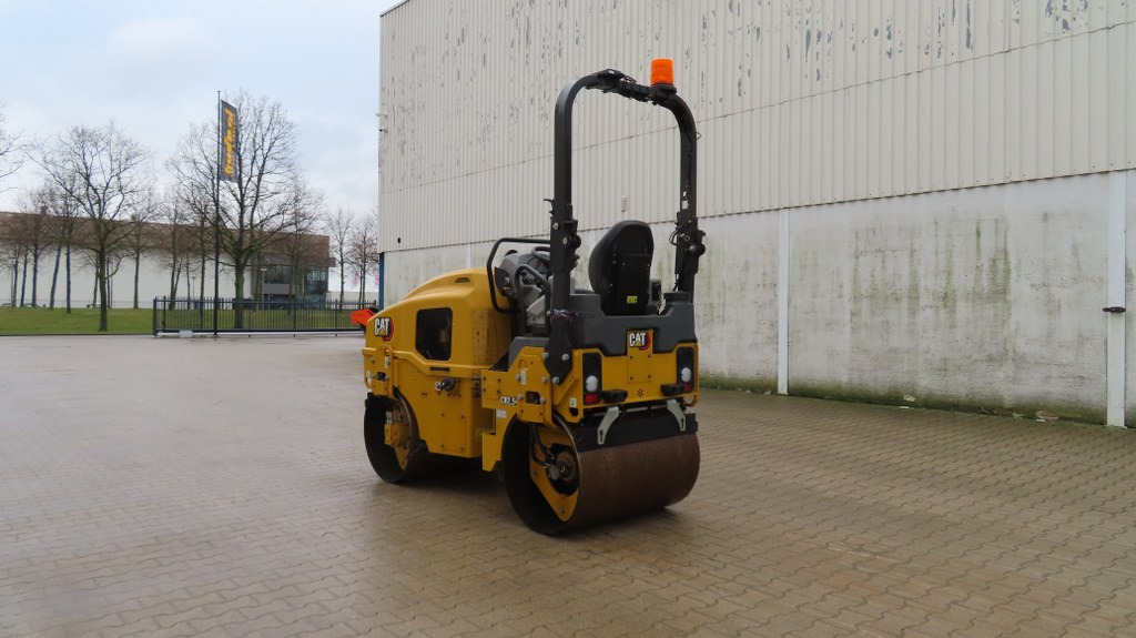 Caterpillar CB 2.5 GC - Asfaltwals: afbeelding 4 Caterpillar CB 2.5 GC - Asfaltwals: afbeelding 4