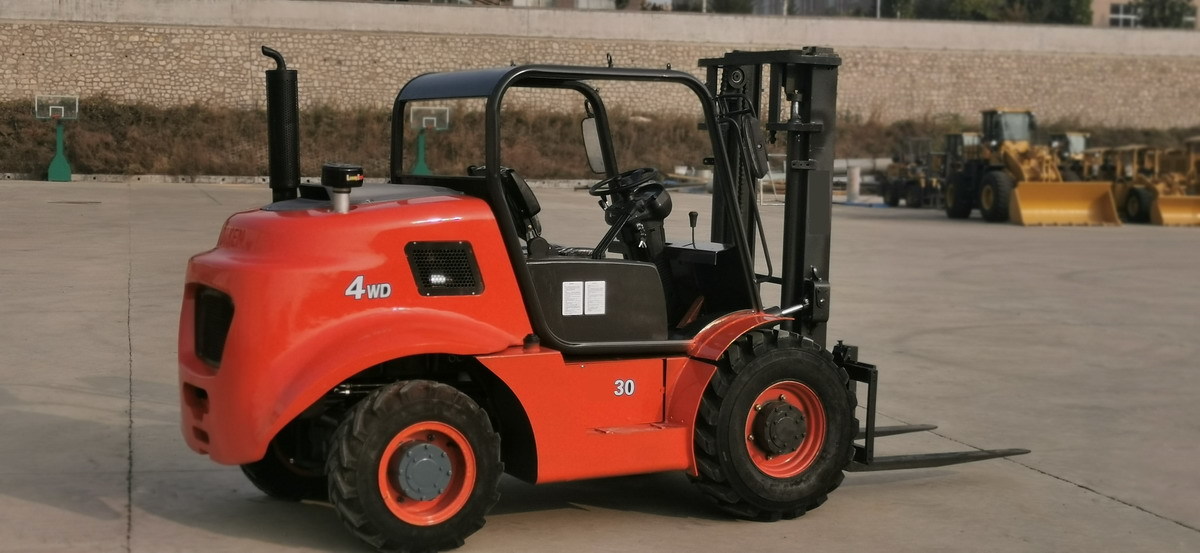 QINGDAO PROMISING 3T 4WD Rough Terrain Forklift CPCD30 - Ruw terrein heftruck: afbeelding 3 QINGDAO PROMISING 3T 4WD Rough Terrain Forklift CPCD30 - Ruw terrein heftruck: afbeelding 3