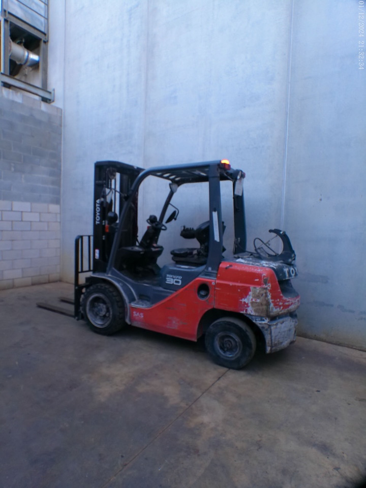 Toyota 02-8FGF30 MATRICULADA - LPG heftruck: afbeelding 4 Toyota 02-8FGF30 MATRICULADA - LPG heftruck: afbeelding 4