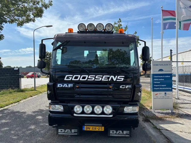 DAF CF 75.250 4x2 Fassi F215 crane Radio controlled Flat bed body - Kraanwagen: afbeelding 3 DAF CF 75.250 4x2 Fassi F215 crane Radio controlled Flat bed body - Kraanwagen: afbeelding 3