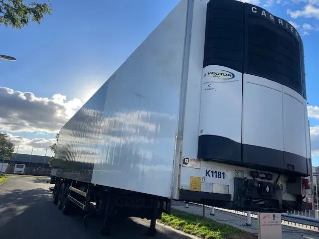 Van Eck UT-3B Steering axle 260 cm insteek Frigo carrier vector UT-3B H= 260 W= 250cm - Koelwagen oplegger: afbeelding 3 Van Eck UT-3B Steering axle 260 cm insteek Frigo carrier vector UT-3B H= 260 W= 250cm - Koelwagen oplegger: afbeelding 3