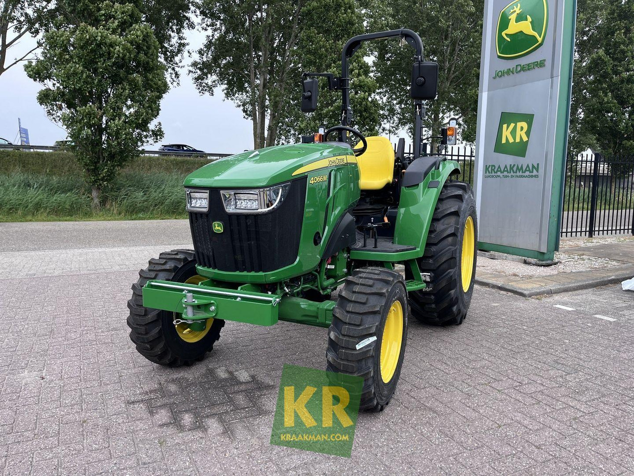 John Deere 4066M - Mini tractor: afbeelding 2 John Deere 4066M - Mini tractor: afbeelding 2