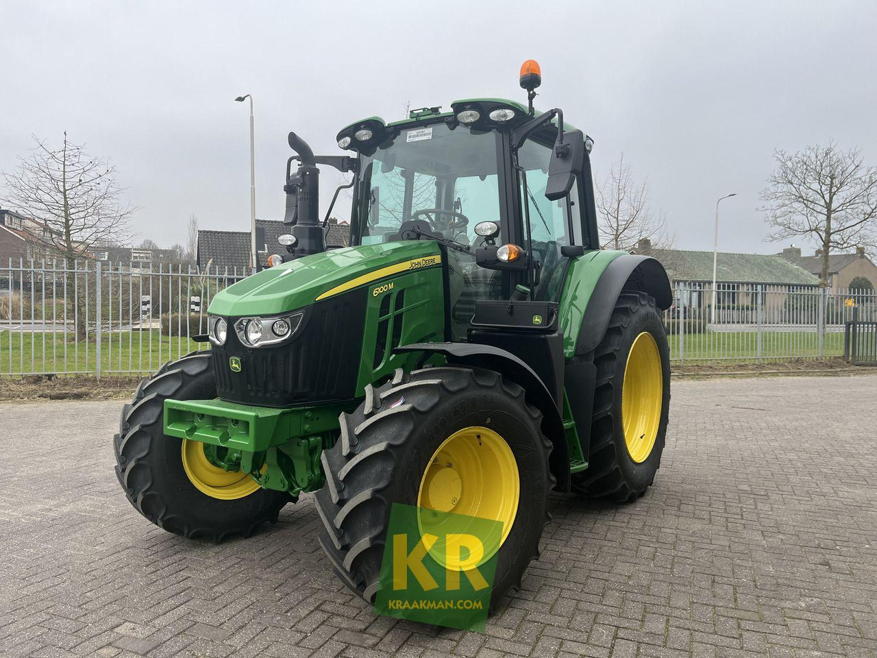 John Deere 6100M - Tractor: afbeelding 2 John Deere 6100M - Tractor: afbeelding 2