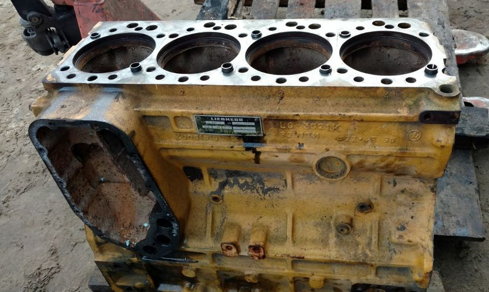 Blok Silnika LIEBHERR D904 D 904 NA 904 T CZĘŚCI WAŁ KORBOWY GŁOWICA TŁOK - Cilinderblok voor Bouwmachine: afbeelding 3 Blok Silnika LIEBHERR D904 D 904 NA 904 T CZĘŚCI WAŁ KORBOWY GŁOWICA TŁOK - Cilinderblok voor Bouwmachine: afbeelding 3
