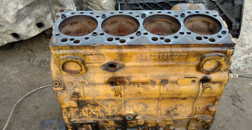 Blok Silnika LIEBHERR D904 D 904 NA 904 T CZĘŚCI WAŁ KORBOWY GŁOWICA TŁOK - Cilinderblok voor Bouwmachine: afbeelding 4 Blok Silnika LIEBHERR D904 D 904 NA 904 T CZĘŚCI WAŁ KORBOWY GŁOWICA TŁOK - Cilinderblok voor Bouwmachine: afbeelding 4