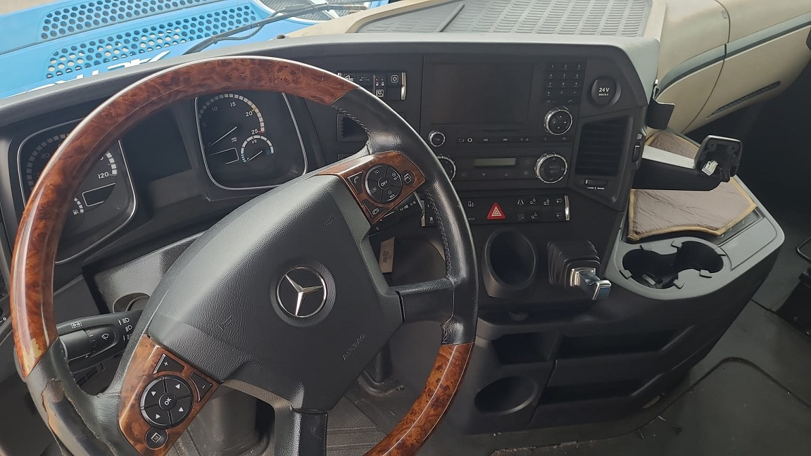 MERCEDES-BENZ Actros MP4 BIG SPACE - Cabine en interieur voor Vrachtwagen: afbeelding 4 MERCEDES-BENZ Actros MP4 BIG SPACE - Cabine en interieur voor Vrachtwagen: afbeelding 4