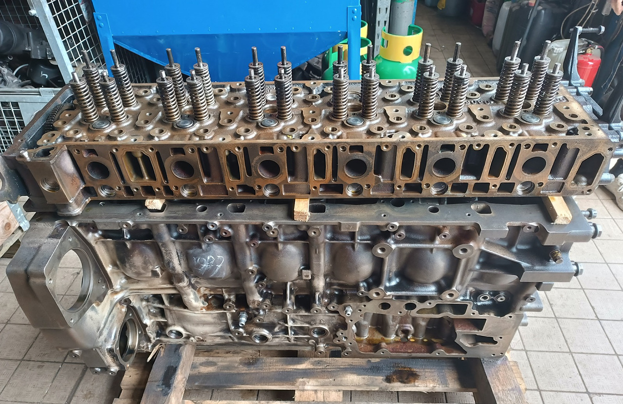 Mercedes Actros MP4 MP5 OM471 471 926 ENGINE HEAD - Motor en onderdelen: afbeelding 4 Mercedes Actros MP4 MP5 OM471 471 926 ENGINE HEAD - Motor en onderdelen: afbeelding 4