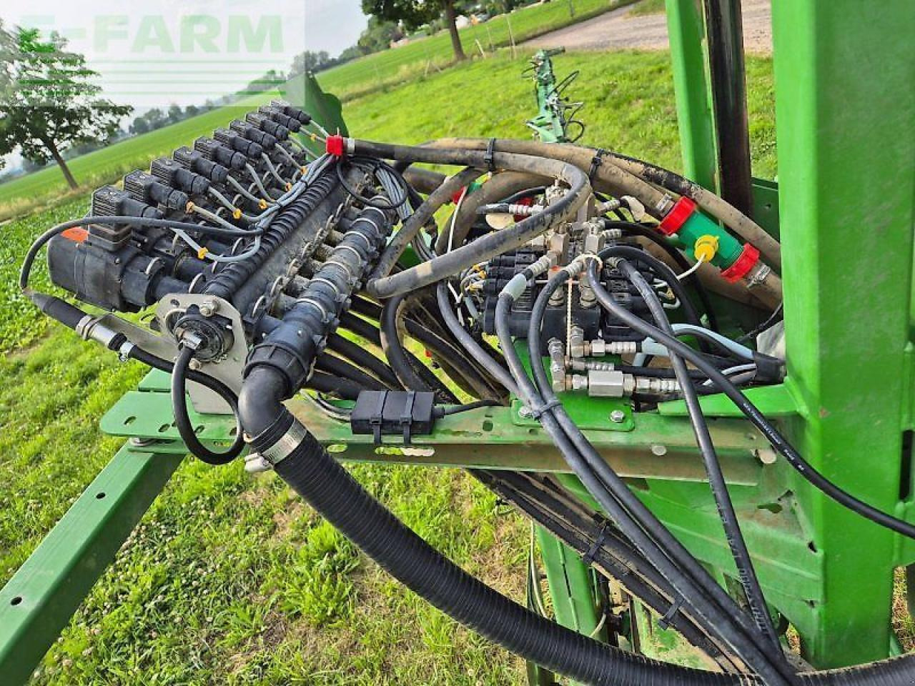 Amazone ux 3200 super - Getrokken veldspuit: afbeelding 5 Amazone ux 3200 super - Getrokken veldspuit: afbeelding 5