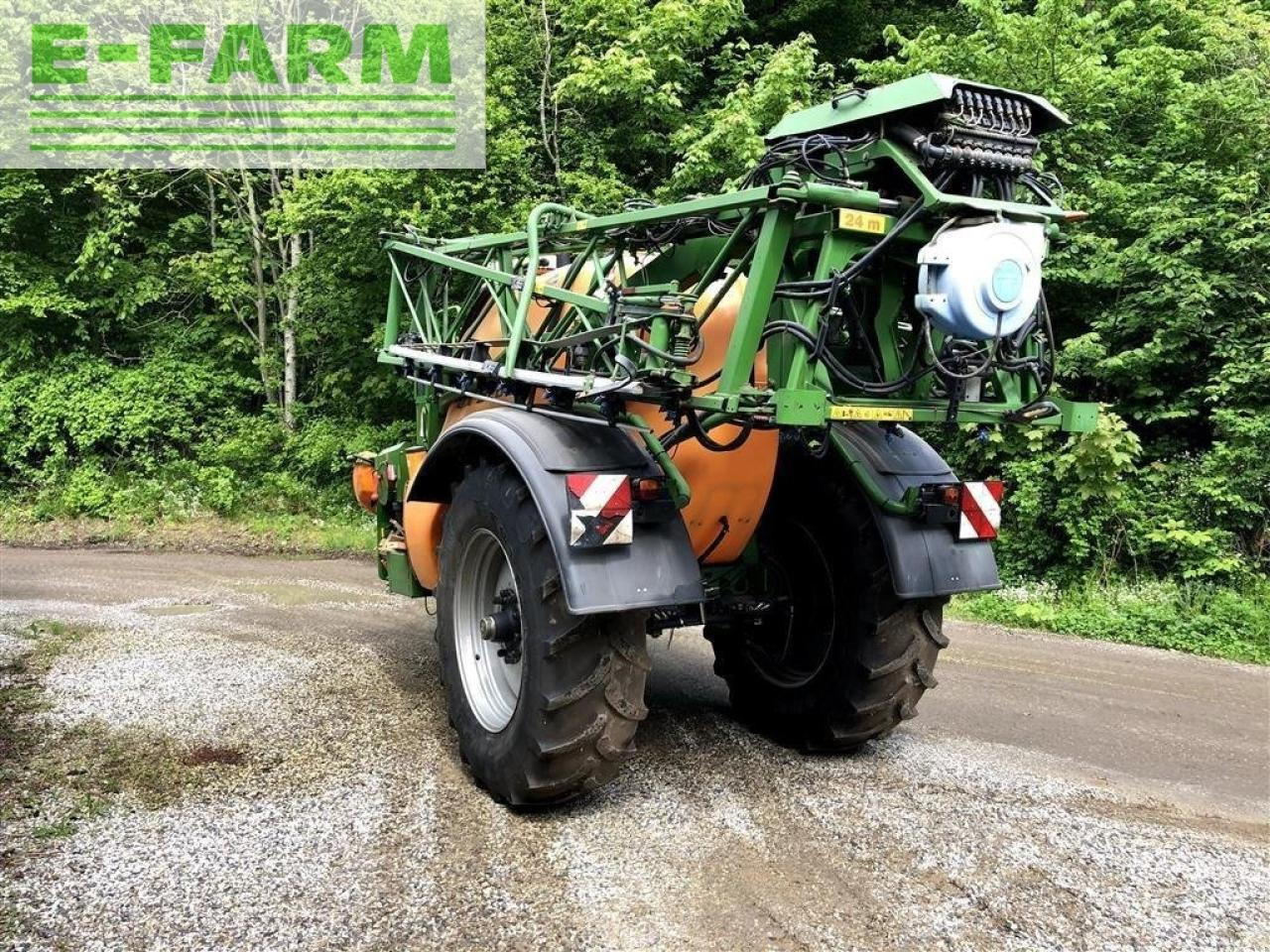 Amazone ux5200 24 meter med bom styring - Getrokken veldspuit: afbeelding 3 Amazone ux5200 24 meter med bom styring - Getrokken veldspuit: afbeelding 3
