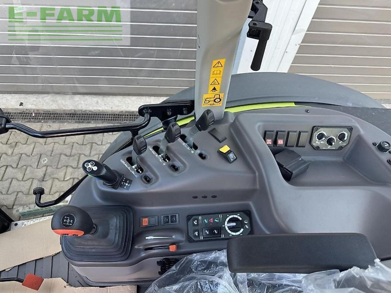 CLAAS axos 240 advanced + mx a106 - Tractor: afbeelding 5 CLAAS axos 240 advanced + mx a106 - Tractor: afbeelding 5