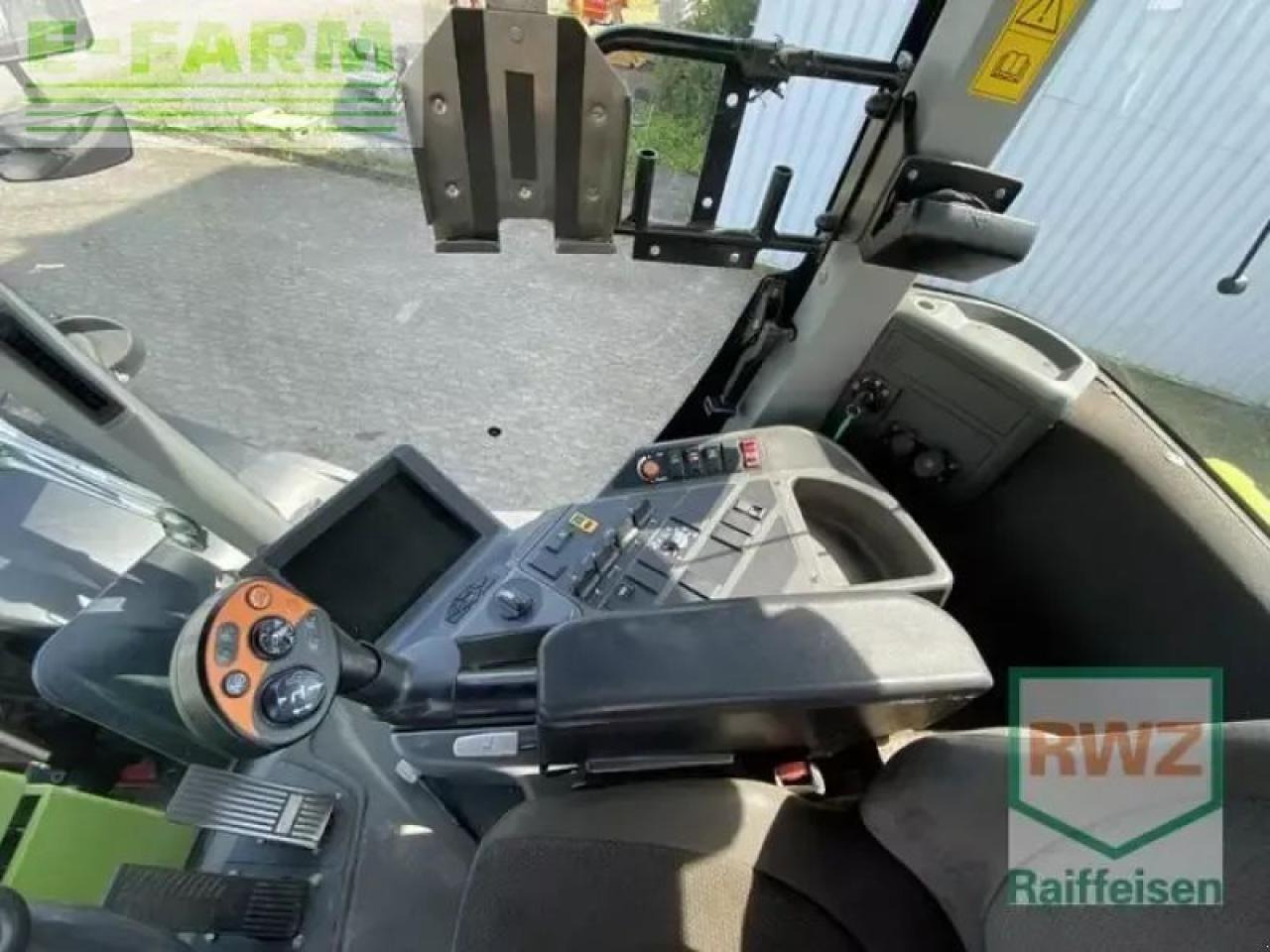 Tractor CLAAS xerion 3300 trac vc TRAC VC: afbeelding 9 Tractor CLAAS xerion 3300 trac vc TRAC VC: afbeelding 9