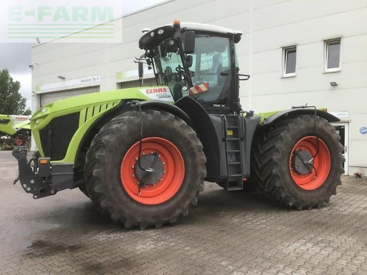 CLAAS xerion 4200 trac vc TRAC VC - Tractor: afbeelding 1 CLAAS xerion 4200 trac vc TRAC VC - Tractor: afbeelding 1