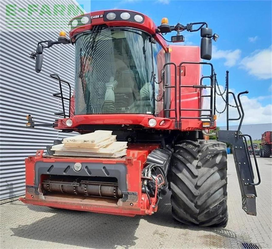 Case-IH 8010 med 30 fods skærebord - Maaidorser: afbeelding 3 Case-IH 8010 med 30 fods skærebord - Maaidorser: afbeelding 3
