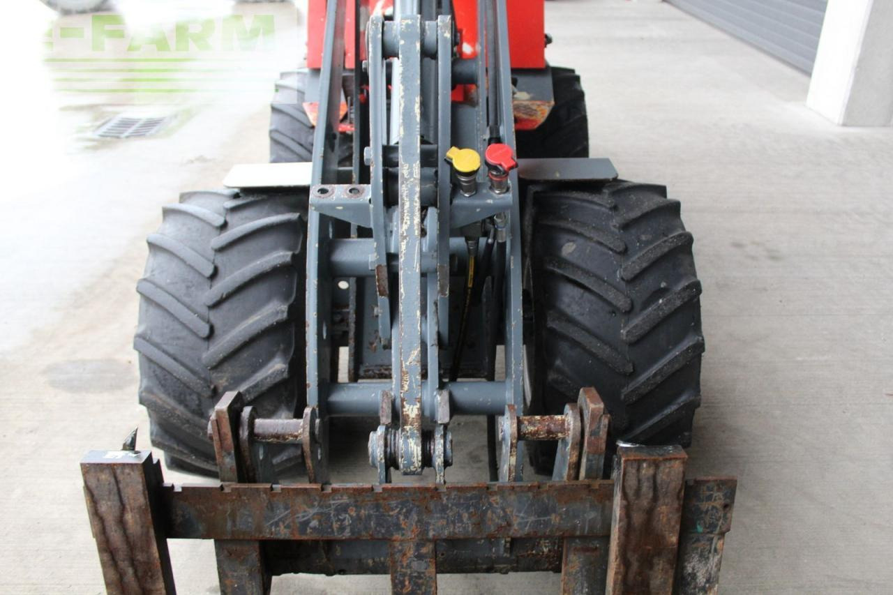 Giant hoflader d 335 t - Minigraafmachine: afbeelding 3 Giant hoflader d 335 t - Minigraafmachine: afbeelding 3