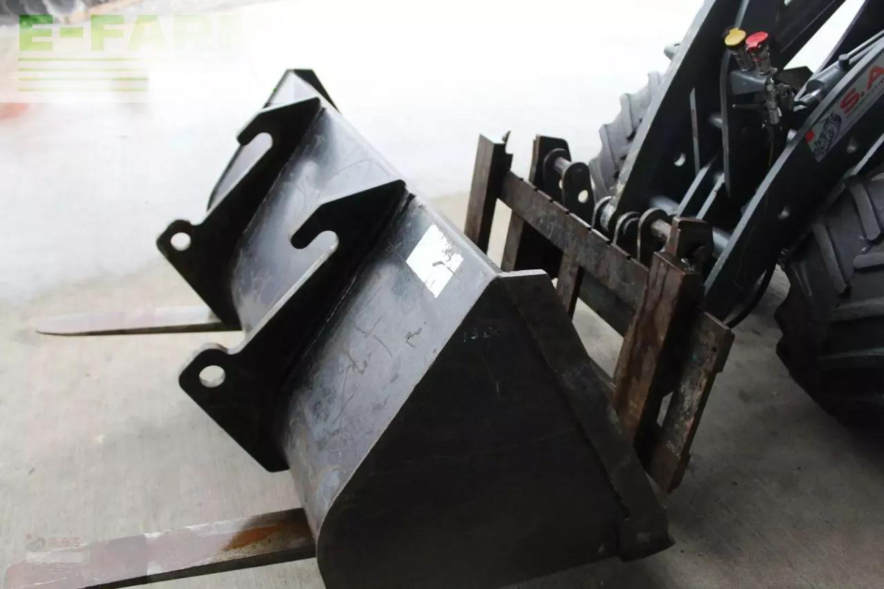 Giant hoflader d 335 t - Wiellader: afbeelding 4 Giant hoflader d 335 t - Wiellader: afbeelding 4