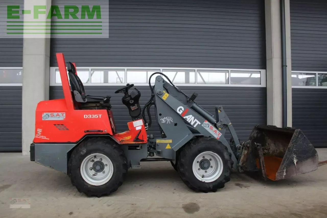 Giant hoflader d 335 t - Wiellader: afbeelding 5 Giant hoflader d 335 t - Wiellader: afbeelding 5