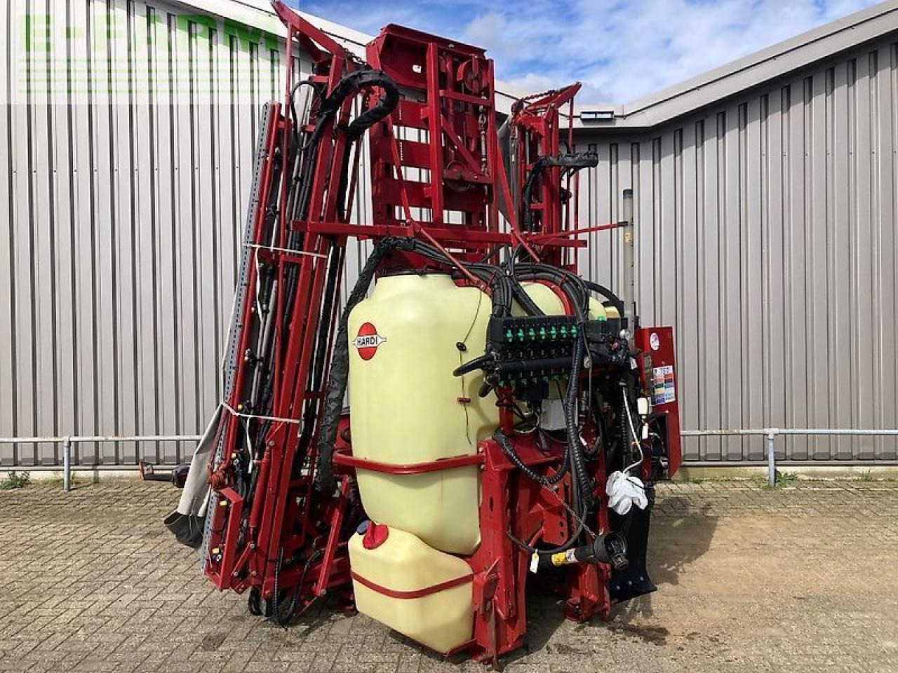 Hardi master plus 18m twin stream - Getrokken veldspuit: afbeelding 1 Hardi master plus 18m twin stream - Getrokken veldspuit: afbeelding 1