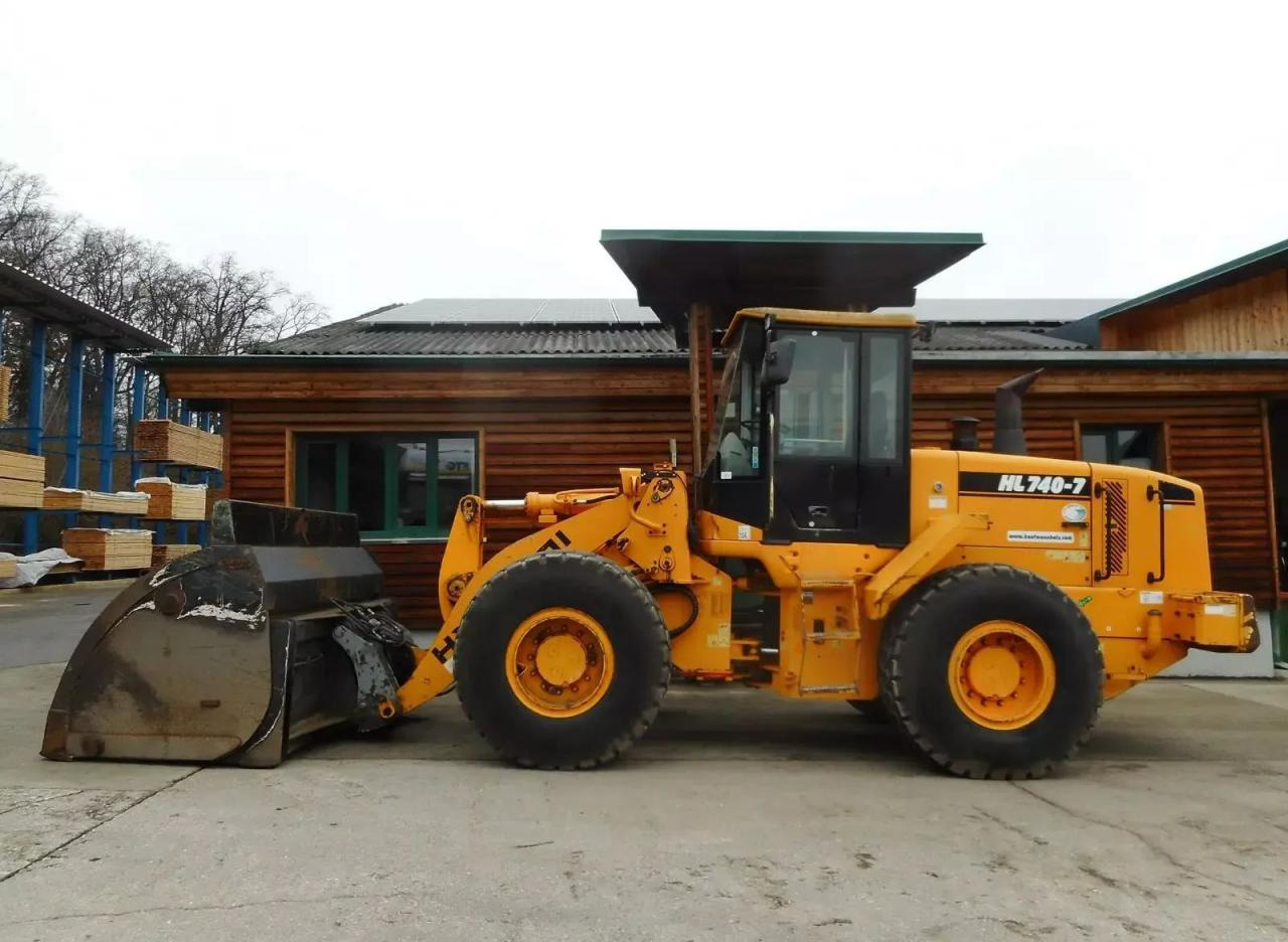 Hyundai hl740-7 mit hochkippschaufel u. volvo sw - Minigraafmachine: afbeelding 1 Hyundai hl740-7 mit hochkippschaufel u. volvo sw - Minigraafmachine: afbeelding 1