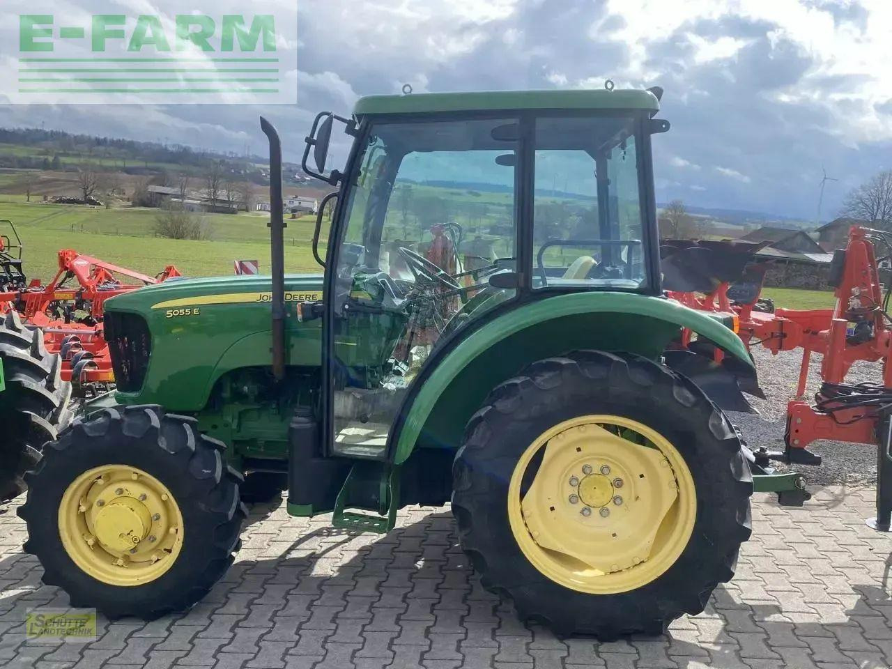 John Deere 5055e - Tractor: afbeelding 3 John Deere 5055e - Tractor: afbeelding 3