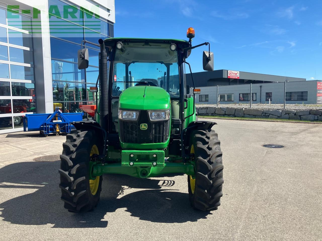 John Deere 5067E - Tractor: afbeelding 2 John Deere 5067E - Tractor: afbeelding 2