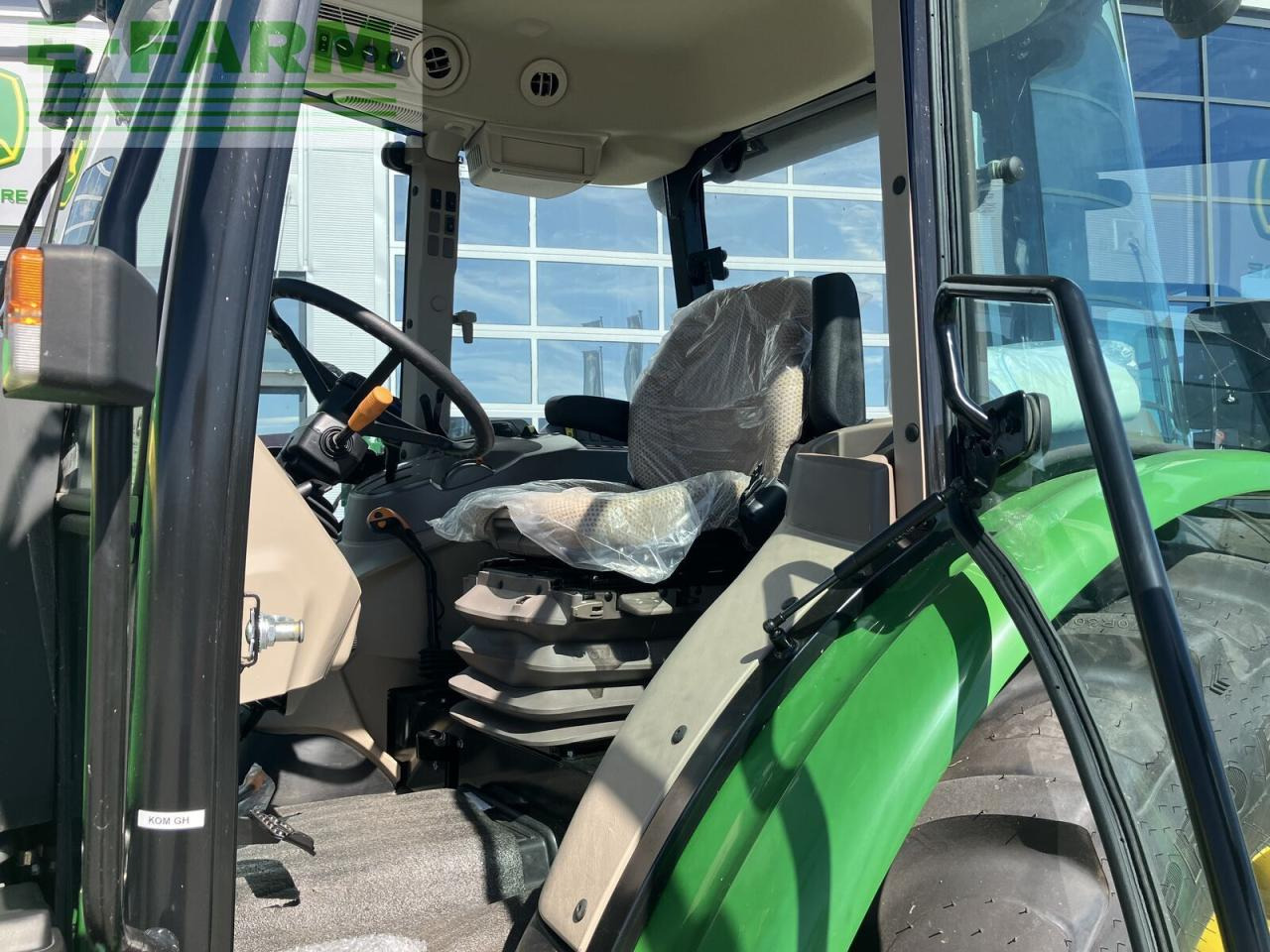 John Deere 5067e - Tractor: afbeelding 5 John Deere 5067e - Tractor: afbeelding 5