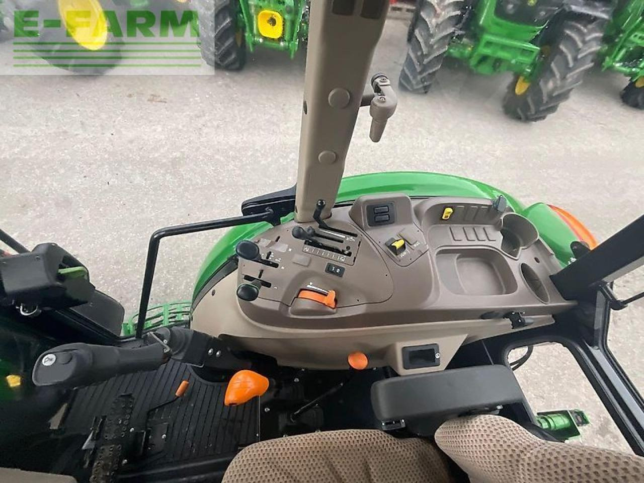 John Deere 5075 e - Tractor: afbeelding 5 John Deere 5075 e - Tractor: afbeelding 5