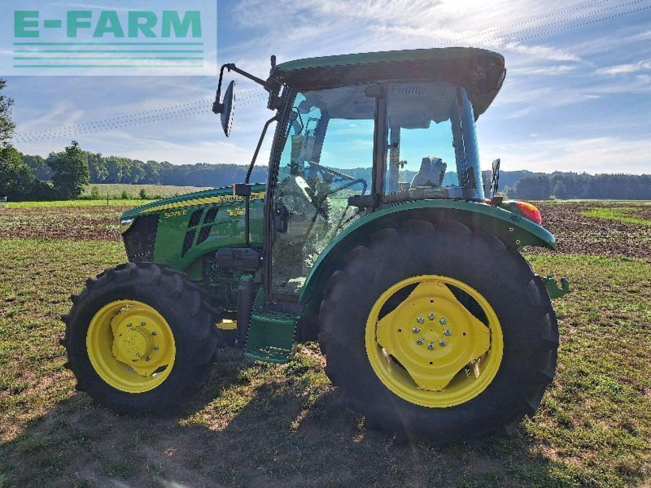 John Deere 5075e - Tractor: afbeelding 2 John Deere 5075e - Tractor: afbeelding 2