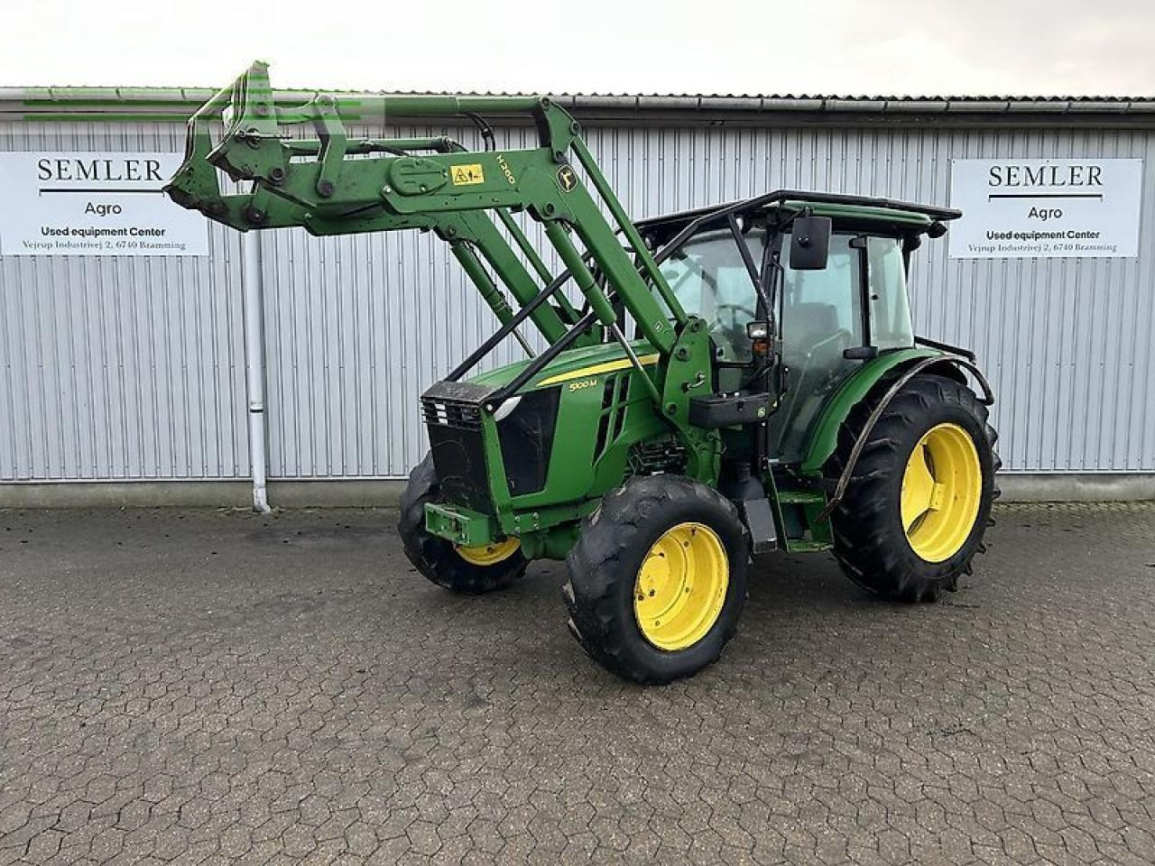 John Deere 5100m - Tractor: afbeelding 1 John Deere 5100m - Tractor: afbeelding 1