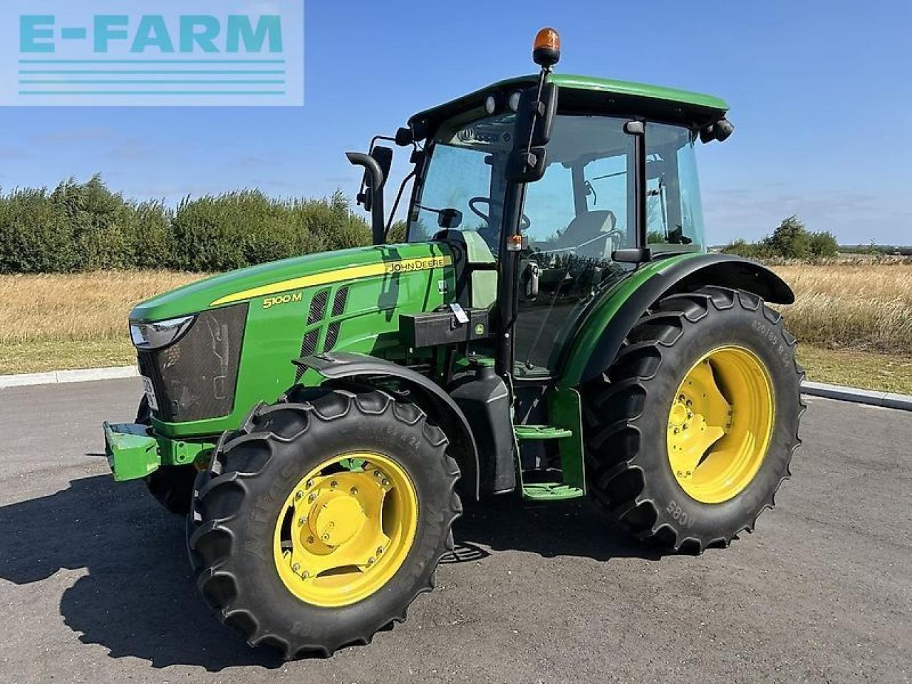 John Deere 5100m - Tractor: afbeelding 1 John Deere 5100m - Tractor: afbeelding 1
