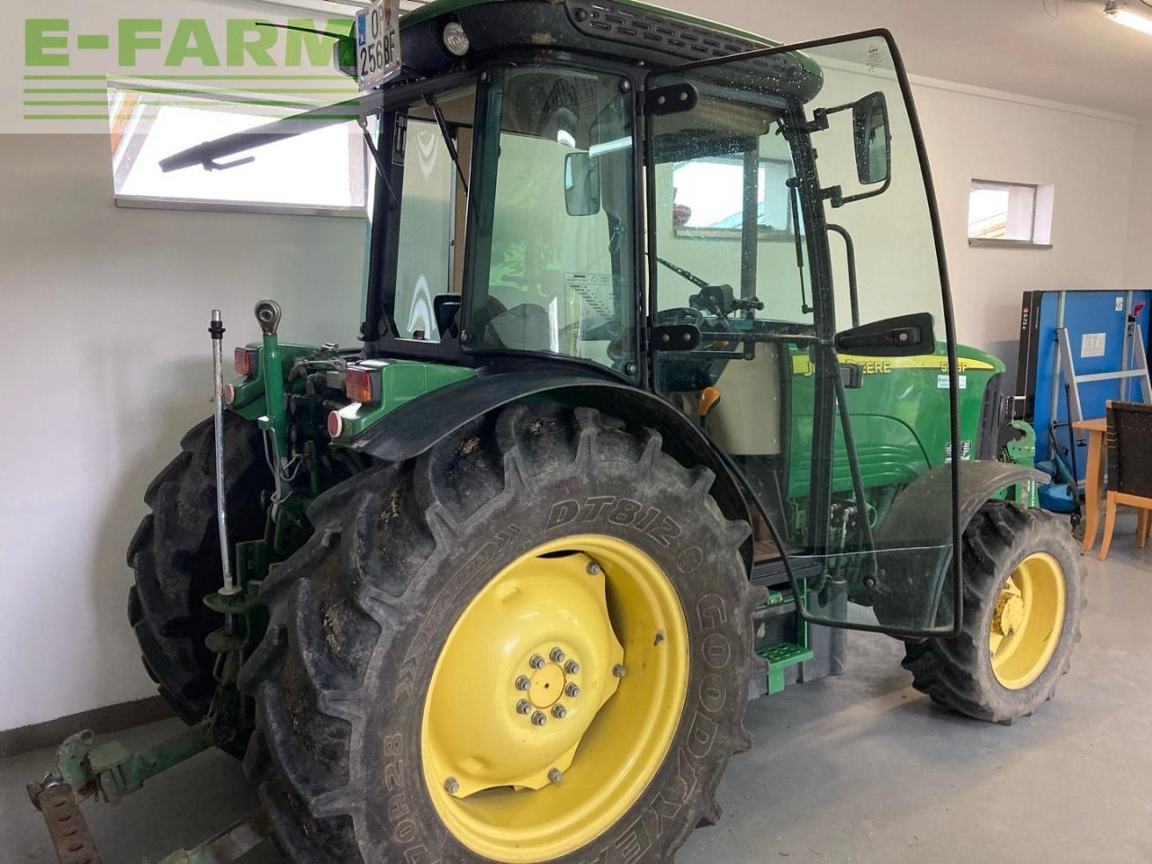 John Deere 5515F - Tractor: afbeelding 4 John Deere 5515F - Tractor: afbeelding 4