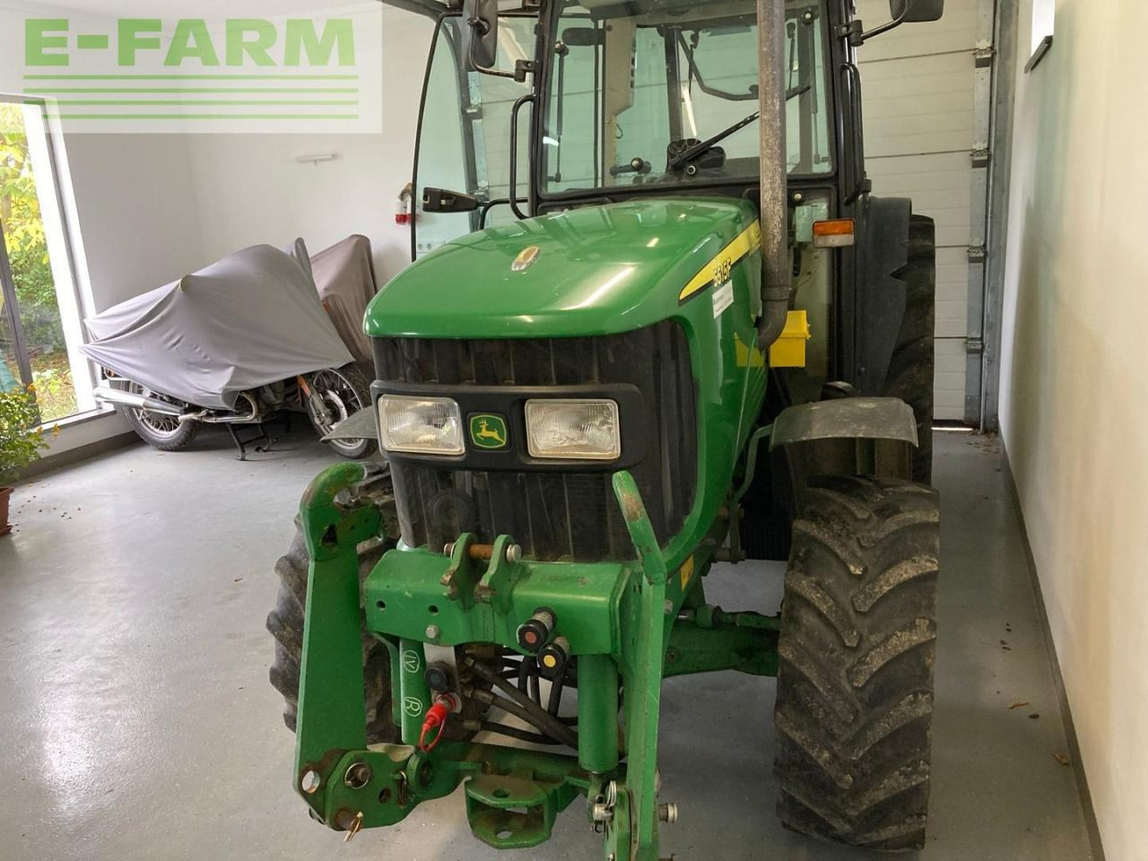 John Deere 5515F - Tractor: afbeelding 2 John Deere 5515F - Tractor: afbeelding 2