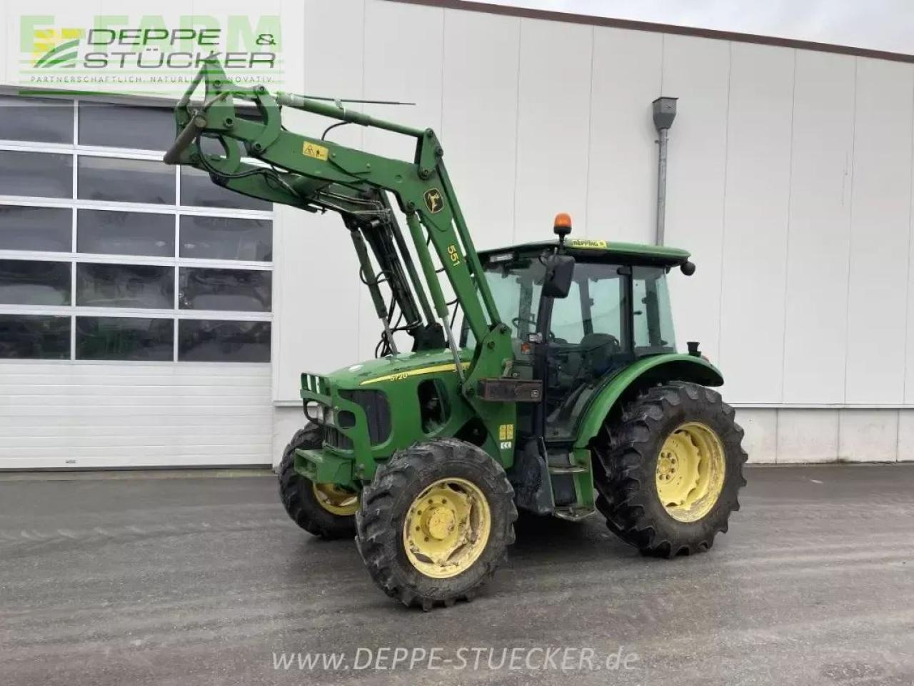 John Deere 5720 - Tractor: afbeelding 1 John Deere 5720 - Tractor: afbeelding 1