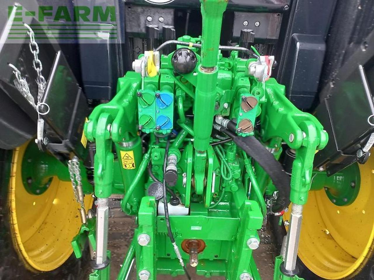 John Deere 6090m - Tractor: afbeelding 5 John Deere 6090m - Tractor: afbeelding 5