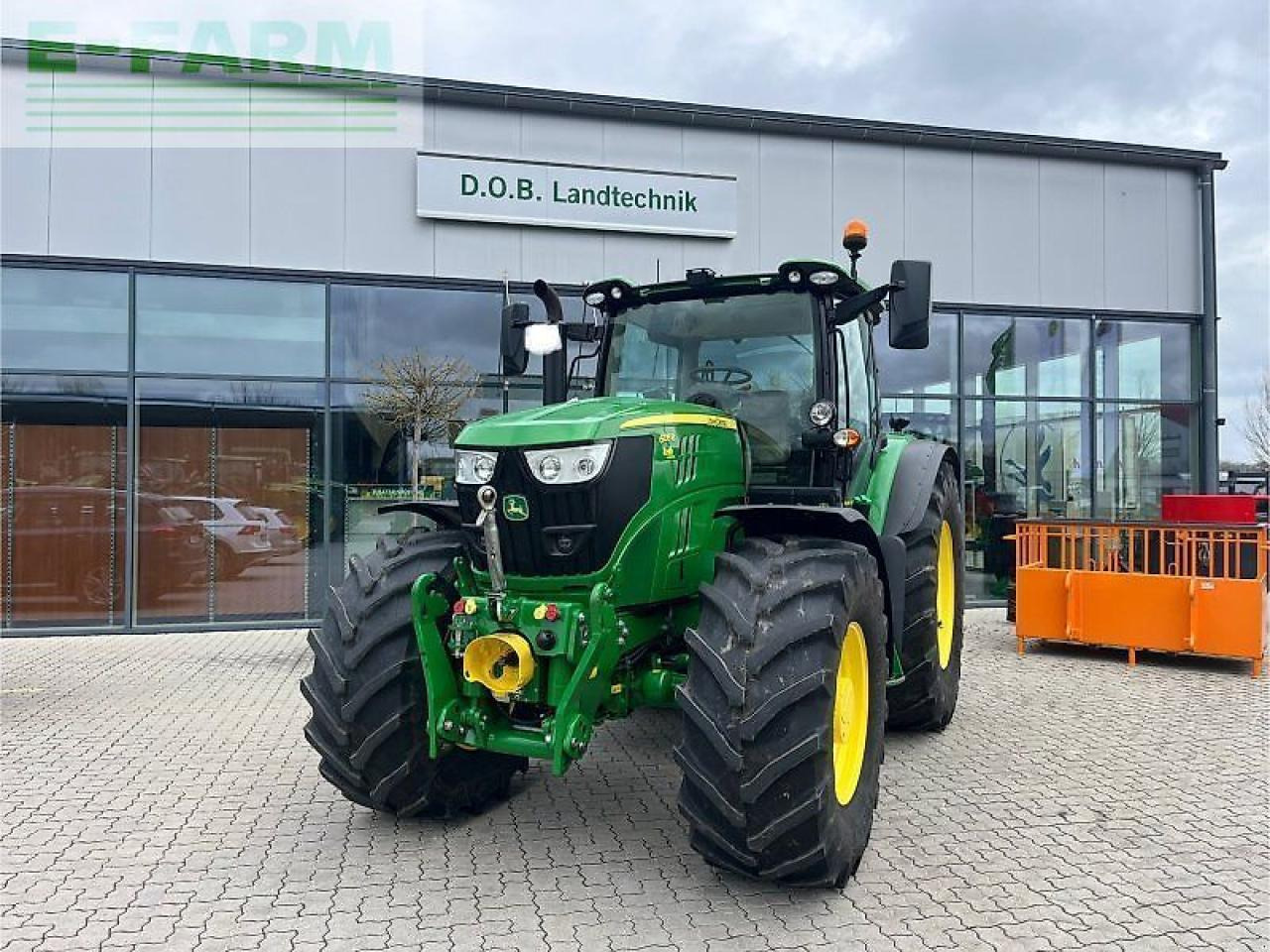 John Deere 6135 r - Tractor: afbeelding 1 John Deere 6135 r - Tractor: afbeelding 1