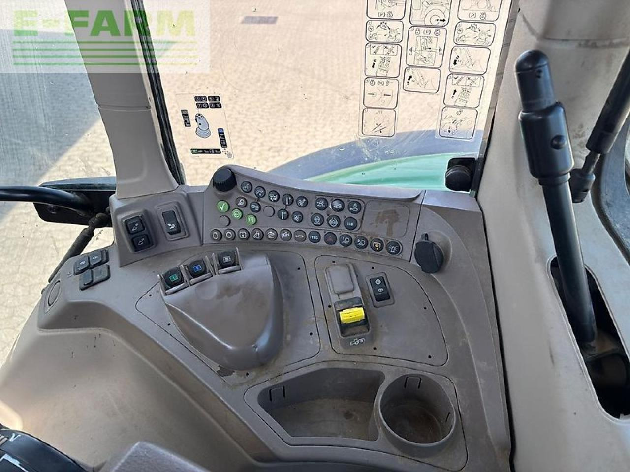 John Deere 6155m - Tractor: afbeelding 5 John Deere 6155m - Tractor: afbeelding 5