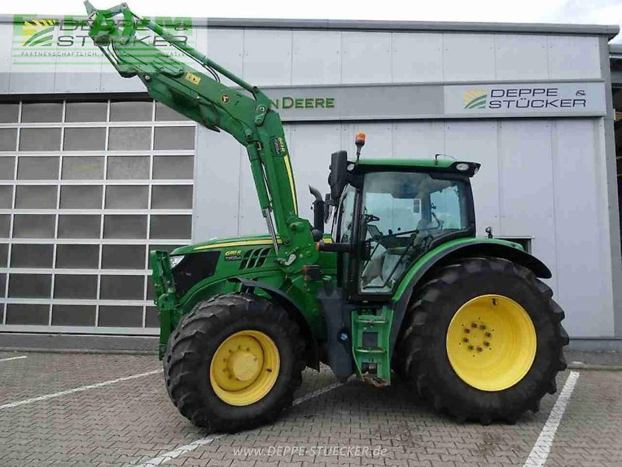 John Deere 6155r + 663r - Tractor: afbeelding 1 John Deere 6155r + 663r - Tractor: afbeelding 1