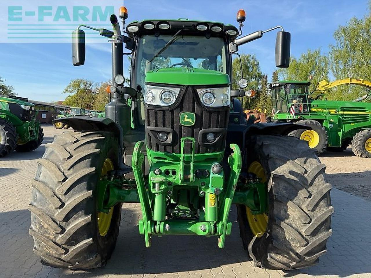 John Deere 6155r - Tractor: afbeelding 2 John Deere 6155r - Tractor: afbeelding 2