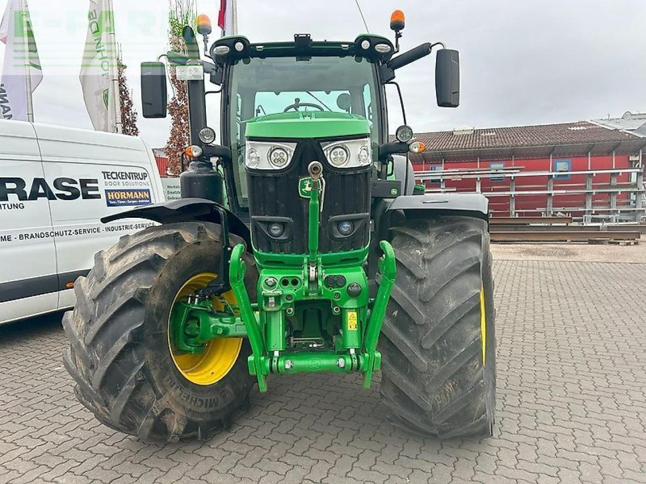 John Deere 6215r - Tractor: afbeelding 2 John Deere 6215r - Tractor: afbeelding 2