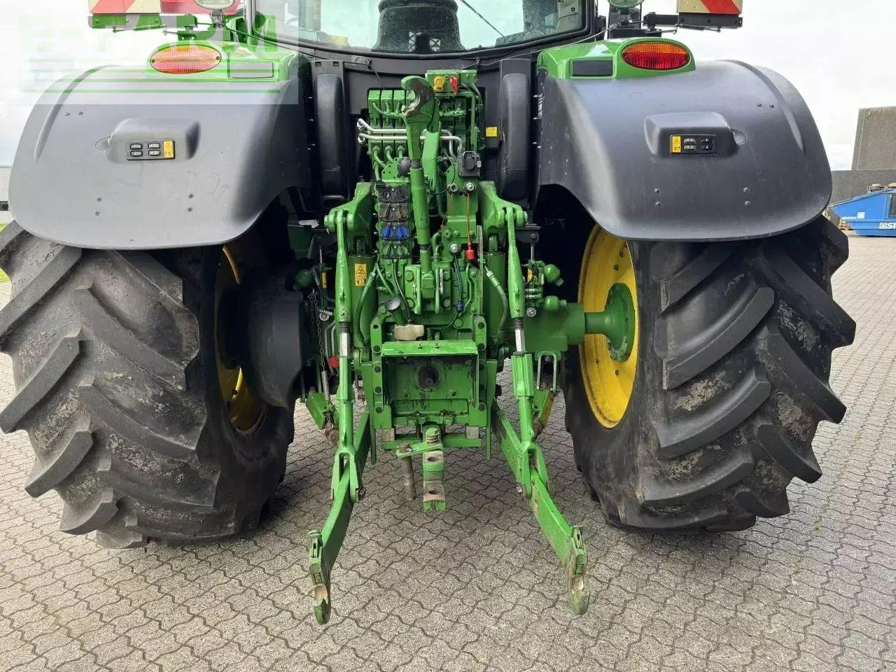 John Deere 6215r - Tractor: afbeelding 2 John Deere 6215r - Tractor: afbeelding 2