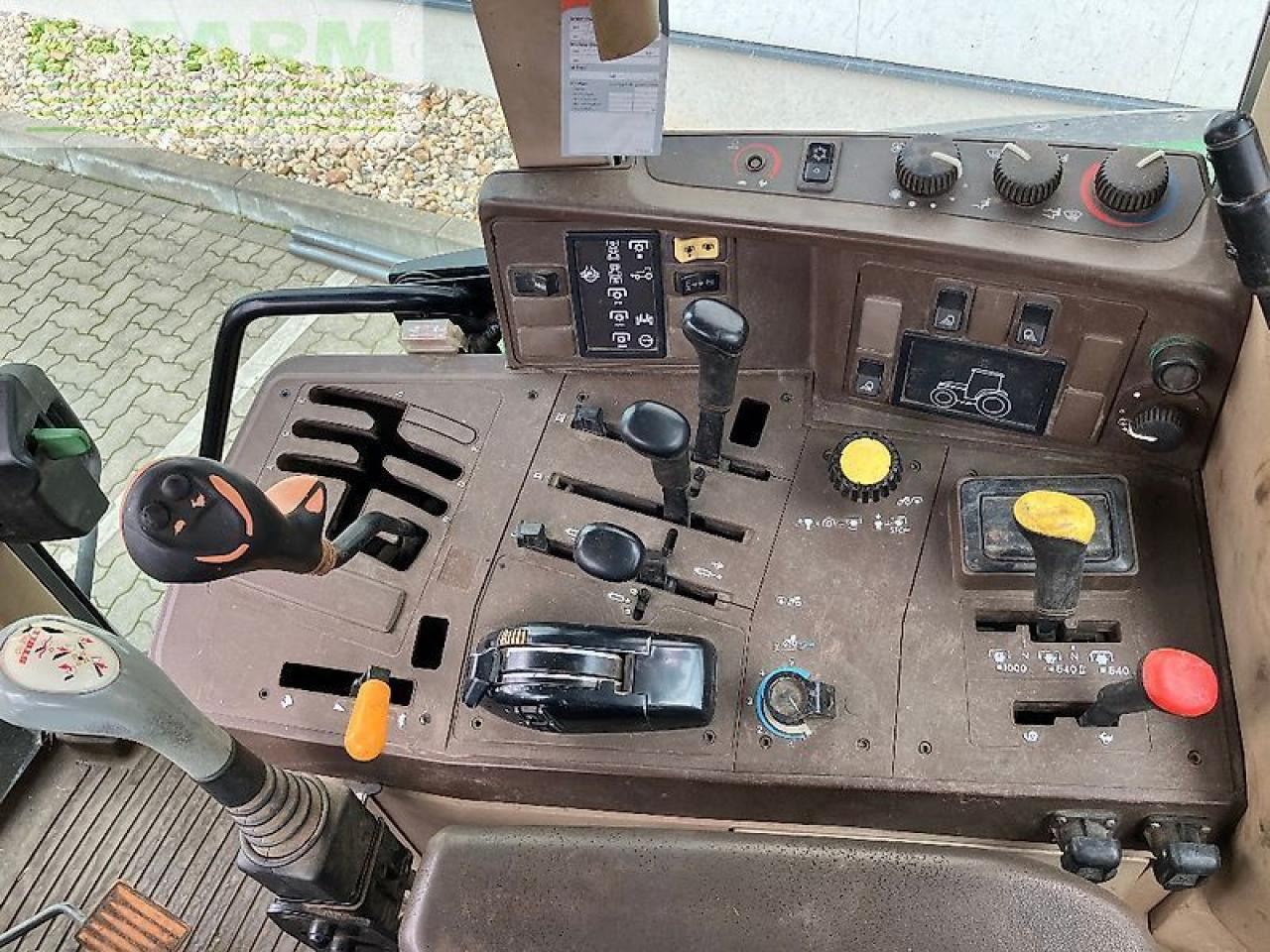 John Deere 6810 - Tractor: afbeelding 5 John Deere 6810 - Tractor: afbeelding 5