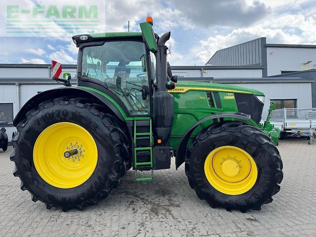 John Deere 6r 250 - Tractor: afbeelding 2 John Deere 6r 250 - Tractor: afbeelding 2