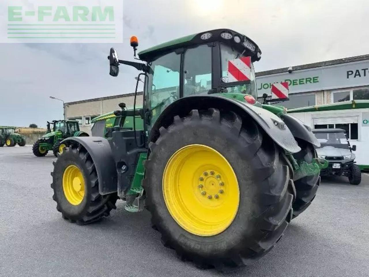 John Deere 6r215 - Tractor: afbeelding 2 John Deere 6r215 - Tractor: afbeelding 2
