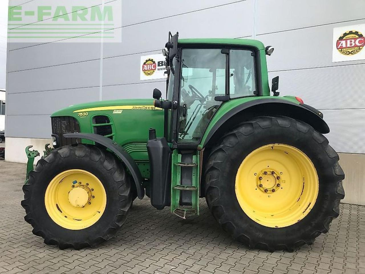 John Deere 7530 - Tractor: afbeelding 2 John Deere 7530 - Tractor: afbeelding 2