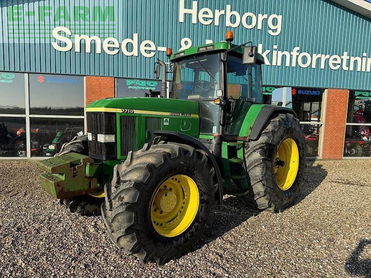 John Deere 7710 - Tractor: afbeelding 1 John Deere 7710 - Tractor: afbeelding 1